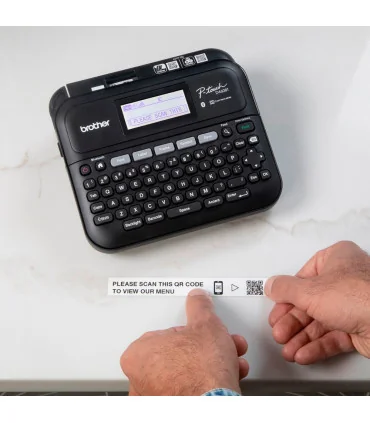 Máy in nhãn Brother PT-D460BT và nhãn có mã QR