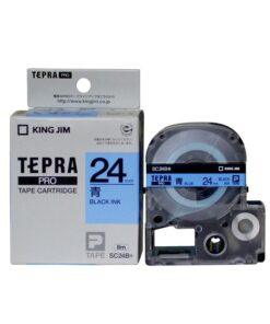 Nhãn in TEPRA SC24B | 24mm x 8m | Chữ Đen trên nền Xanh dương