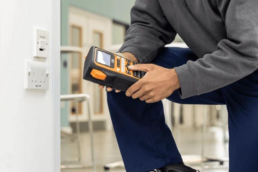 Brother P-touch EDGE PT-E310BTVP Handheld Label Printer