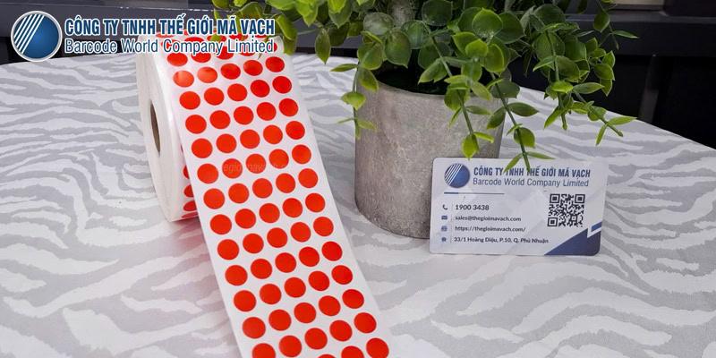 Decal giấy tem tròn phi 10mm màu đỏ có quy cách 5 tem 1 hàng Decal giấy tem tròn phi 10mm màu đỏ có quy cách 5 tem 1 hàng
