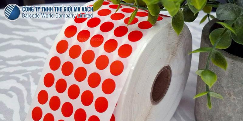 Decal giấy tem tròn phi 10mm màu đỏ loại 5 tem 1 hàng Decal giấy tem tròn phi 10mm màu đỏ loại 5 tem 1 hàng
