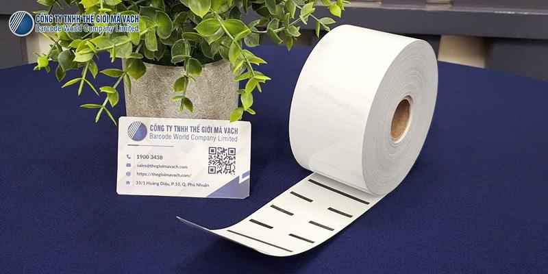 Decal nhựa PVC 45x18.5mm keo nhiều đi điểm đen hỗ trợ in ấn Decal nhựa PVC 45x18.5mm keo nhiều đi điểm đen hỗ trợ in ấn