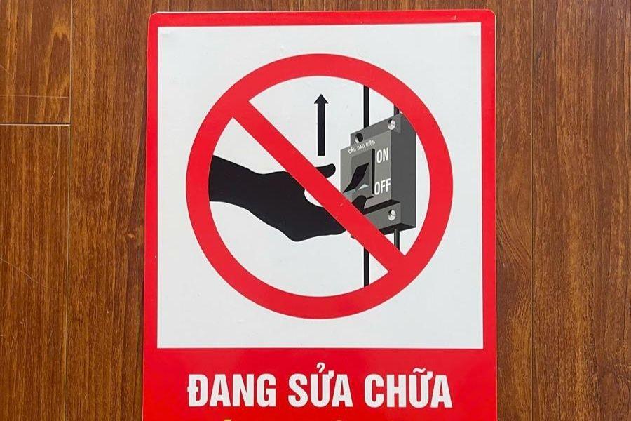 Máy móc đang sửa chữa